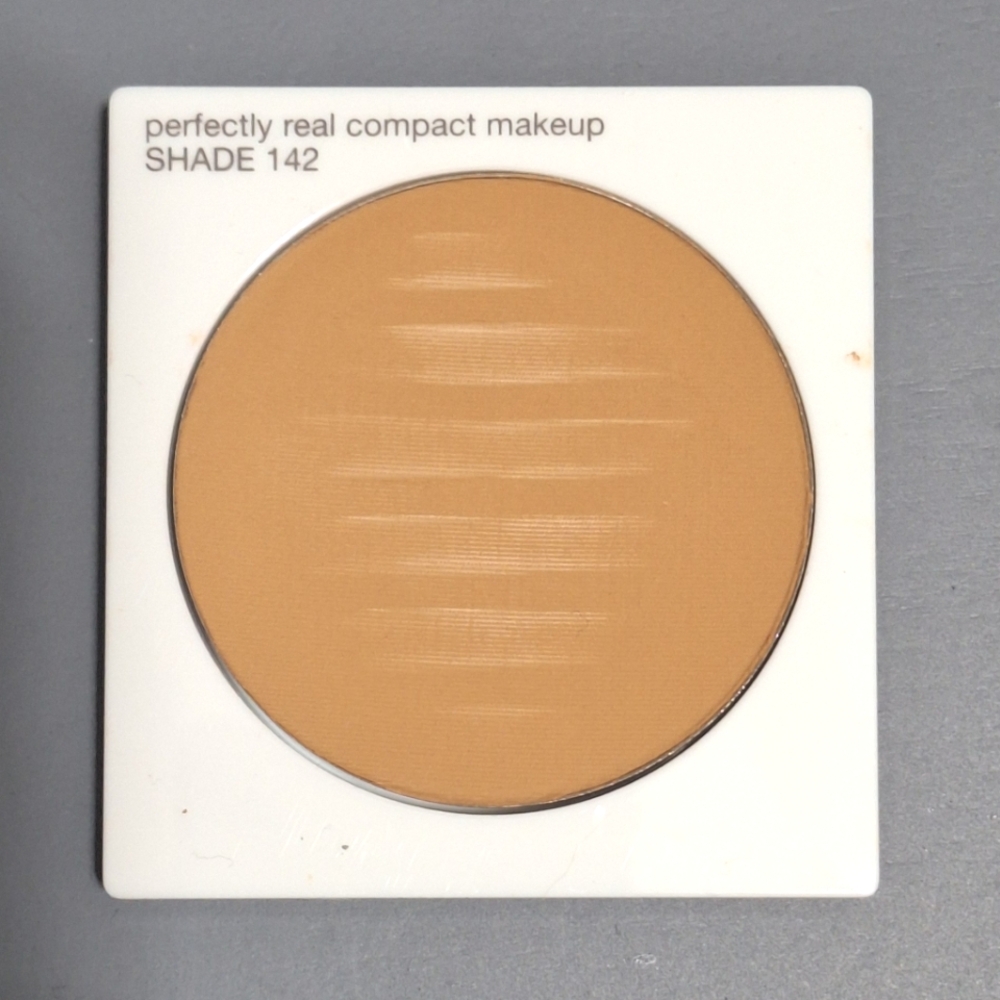 Clinique perfectly real compact makeup